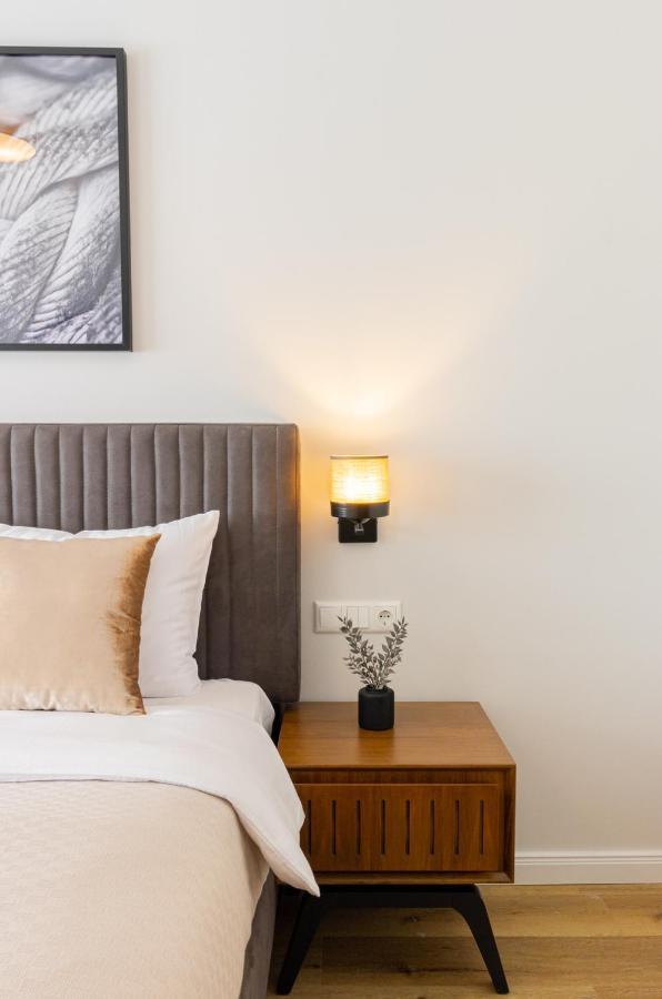 Moderne 1 Zimmer Ferienwohnung Mit Sonnenterrasse Und Parkplatz, In Ruhiger Lage, Nur Wenige Gehminuten Zum Ostsee Sandstrand Scharbeutz Ngoại thất bức ảnh