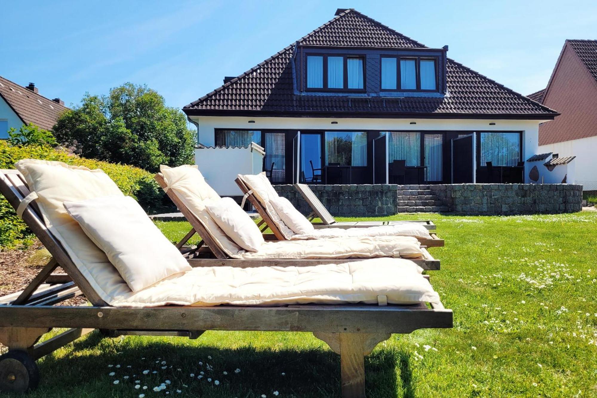 Moderne 1 Zimmer Ferienwohnung Mit Sonnenterrasse Und Parkplatz, In Ruhiger Lage, Nur Wenige Gehminuten Zum Ostsee Sandstrand Scharbeutz Ngoại thất bức ảnh